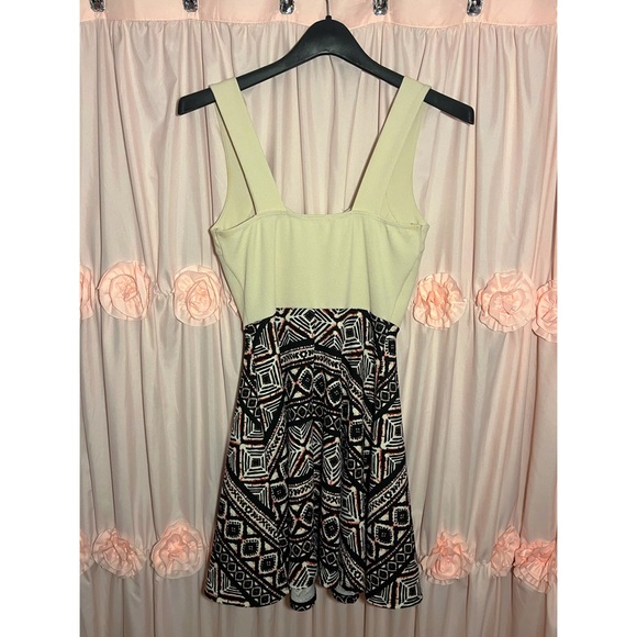 Matilda Jane Women's Cream/Black Feminine Girly Tribal Pattern Dress - Picture 7 of 8